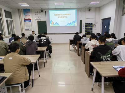互联网学院组织《学生手册》考试 强化学生规范意识
